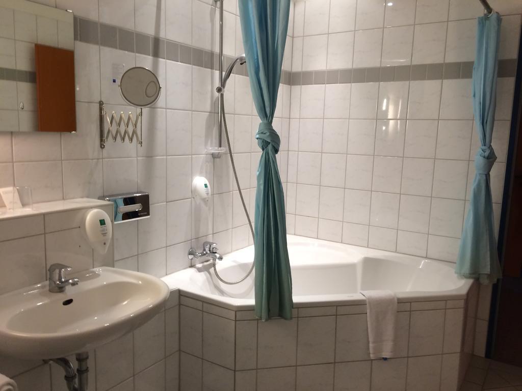 Tryp By Wyndham Kassel City Centre Rum bild